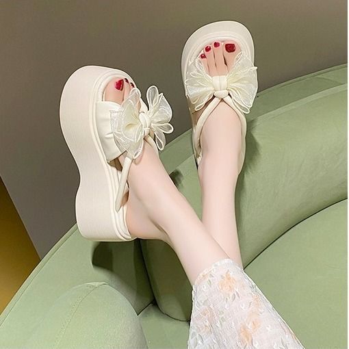 Damen Plateau‑Pantolette mit hoher Wedgesohle und organza‑Blütenapplikation EB