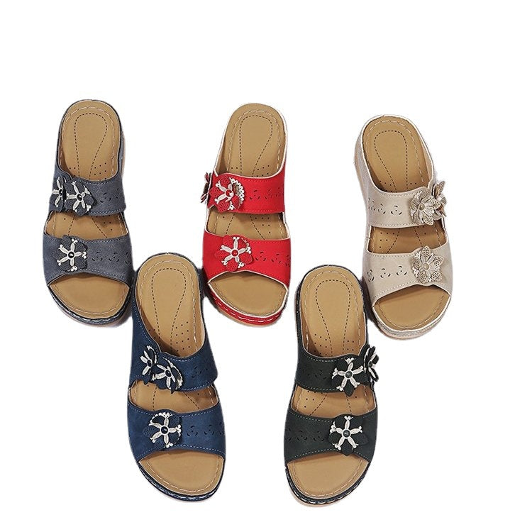 Damen Komfortable Riemensandalen mit floralen Akzenten EB