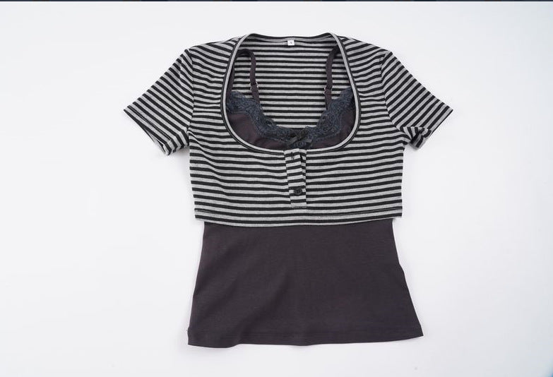 Damen modischesKurzarm-Oberteil mit Lagenlook und feinen Spitzenakzenten EB