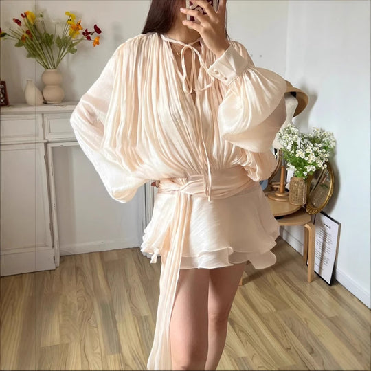 Damen Wickelkleid mit voluminösen Ärmeln und zartem Plisseemuster EB