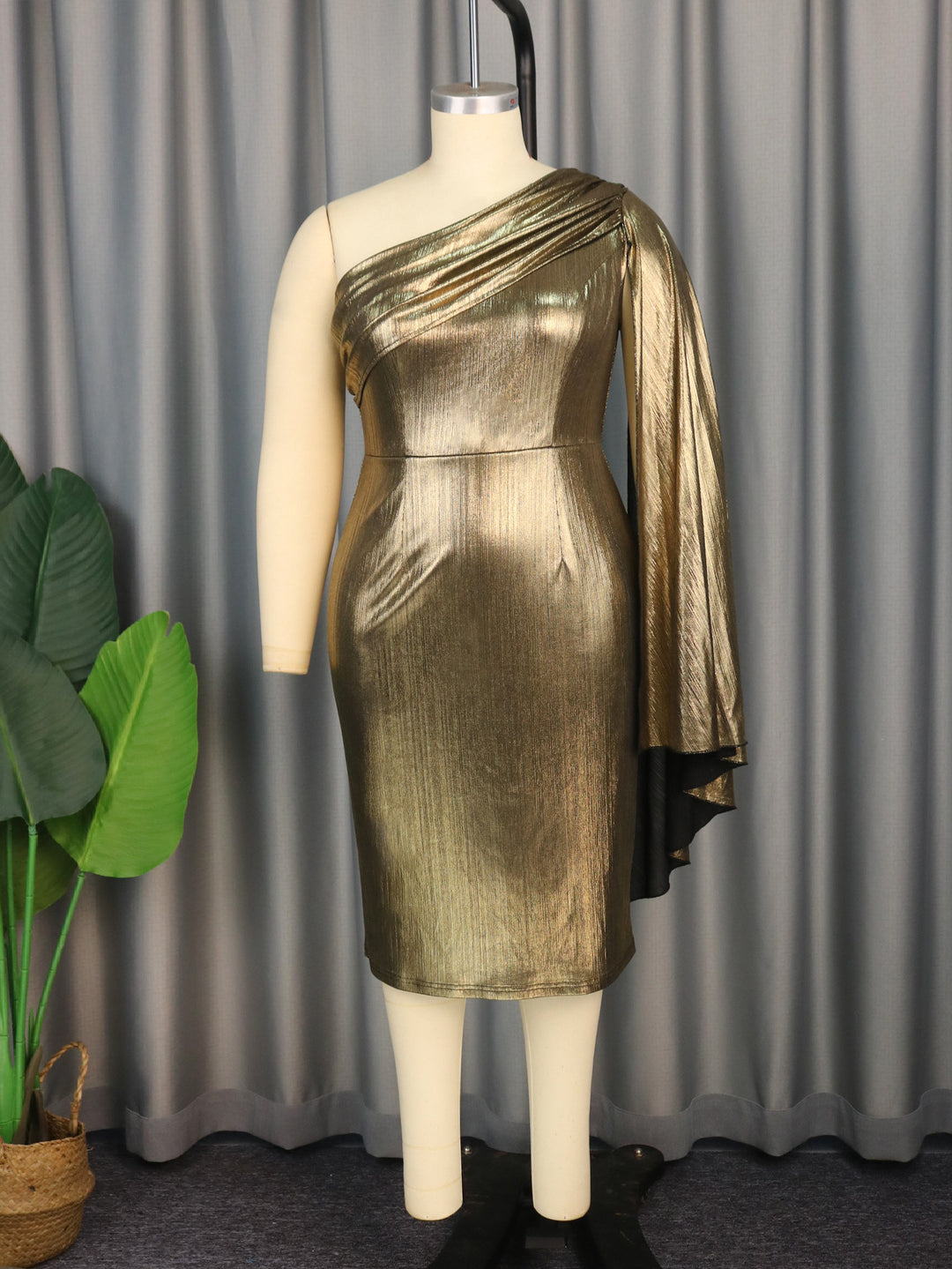 Damen Glamouröses One-Shoulder Abendkleid mit schimmerndem Stoff EB