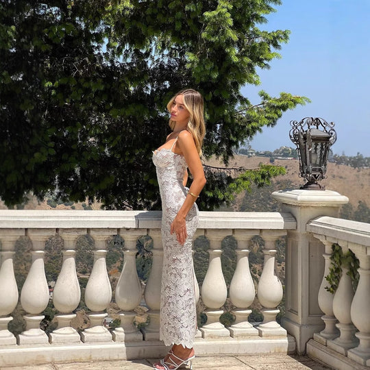 Damen Spitzenkleid mit zarten Spaghettiträgern und floralem Design EB
