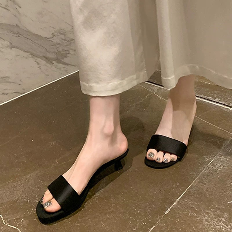 Damen Mules mit breitem Riemen und komfortablem Fußbett EB
