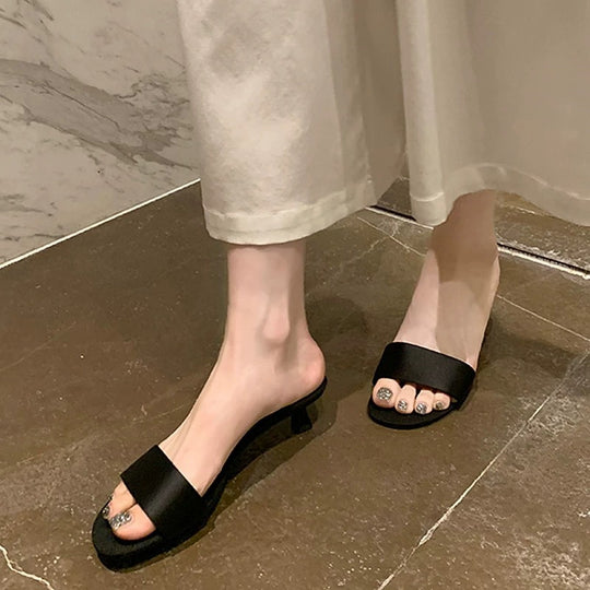 Damen Mules mit breitem Riemen und komfortablem Fußbett EB