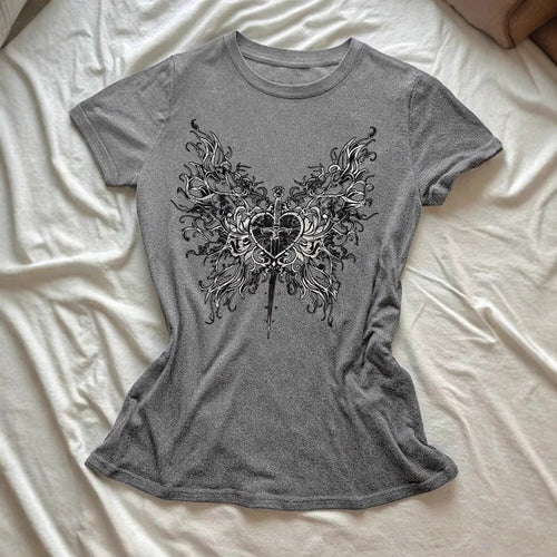 Damen T-Shirt mit künstlerischem Schmetterlingsdesign und herzförmigem Akzent EB