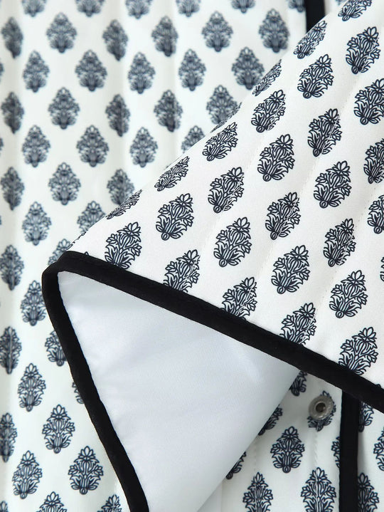 Damen modische kurz geschnittene Jacke mit kontrastierenden Paspeln und praktischen Taschen EB