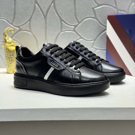 Damen Trendige Ledersneaker mit modischem Textil-Akzent von EB
