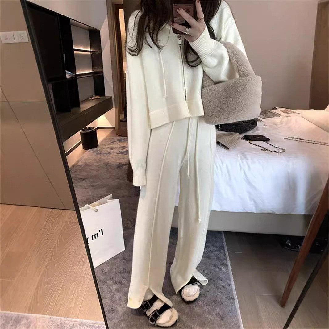 Damen lässiges Freizeit-Ensemble mit Kapuzenoberteil und weitem Bein EB