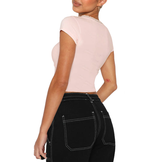Damen modisches cropped T-Shirt mit quadratischem Ausschnitt und zarten Spitzenakzenten EB