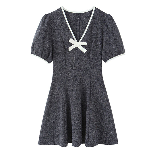 Damen Kurzarm Kleid mit eleganter Schleifenapplikation und V-Ausschnitt EB