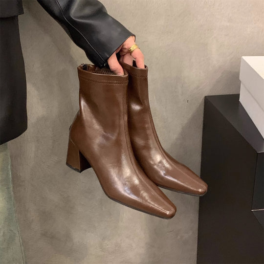 Damen Stiefeletten mit elegantem Blockabsatz und spitzem Schnitt EB