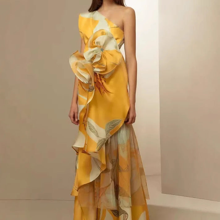 Damen elegantes asymmetrisches Abendkleid mit fließendem Rock und auffälligen Rüschendetails EB