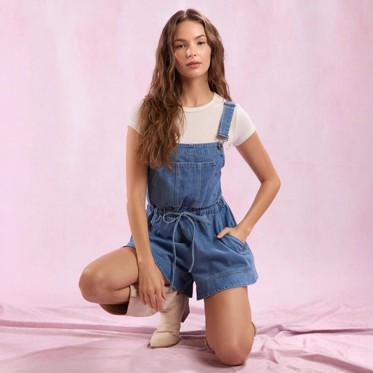 Damen Jeans-Latzkleid mit verstellbaren Trägern und praktischem Kordelzug EB