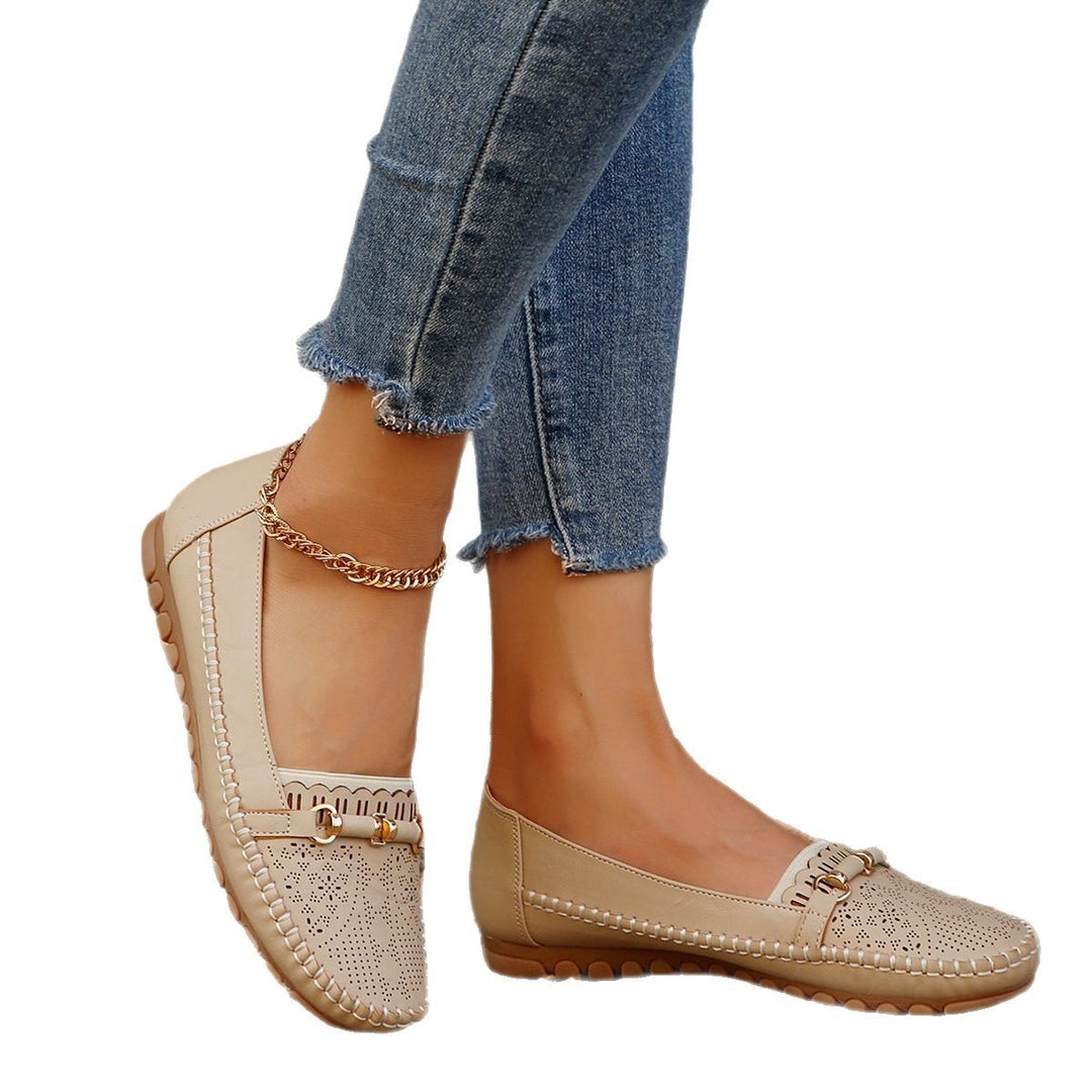 Damen  perforierte Mokassin-Loafer mit gepolstertem Komfortfußbett und dekorativem Metalldetail EB