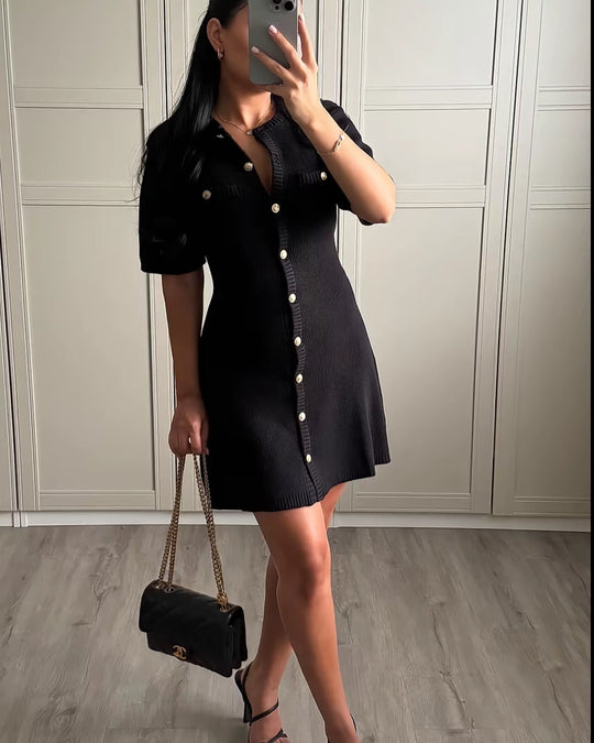 Damen Strickkleid mit kurzen Ärmeln und Knopfleiste EB