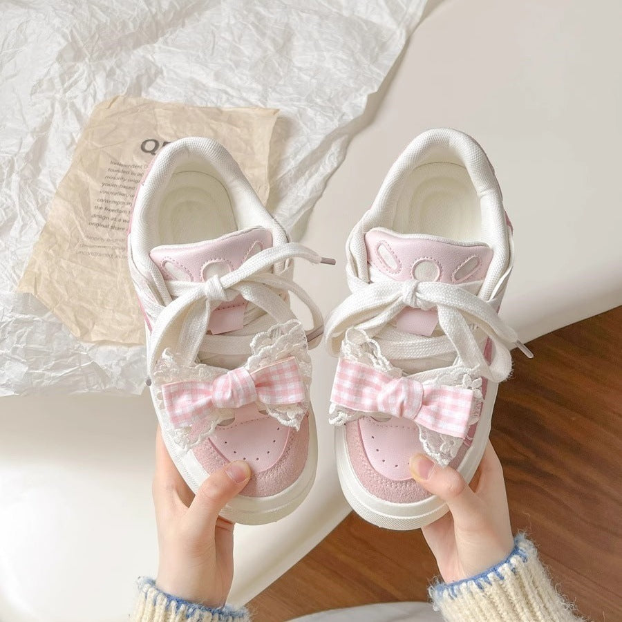 Damen Sneakers mit verspielt romantischen Details und komfortablen Sohlen EB