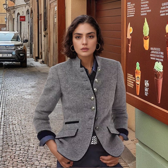 Damen nan klassische Trachtenjacke mit Stehkragen und dekorativen Zierknöpfen EB