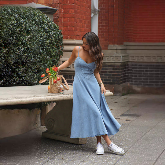 Damen Maxikleid im Denim-Stil mit tailliertem Schnitt und Spaghetti-Trägern EB
