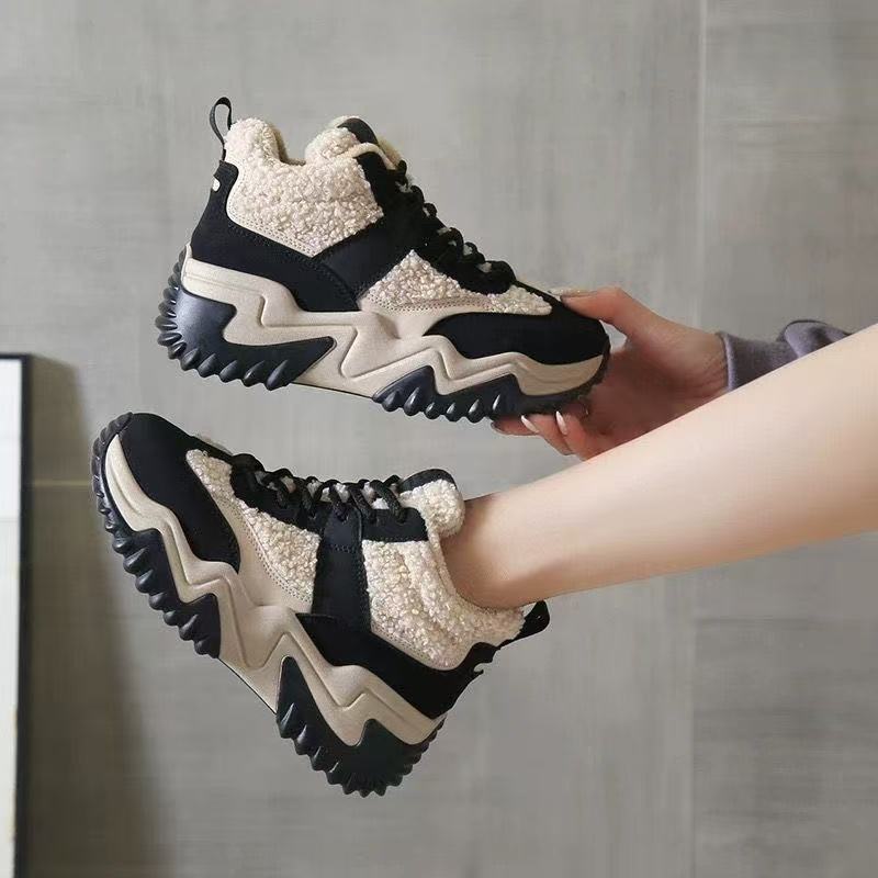 Damen Sportliche High-Top Sneaker mit kuscheligem Futter und rutschfester Sohle EB