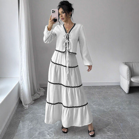 Damen Maxi-Kleid mit verspieltem Schnürungsausschnitt und elegantem Rüschenboden EB