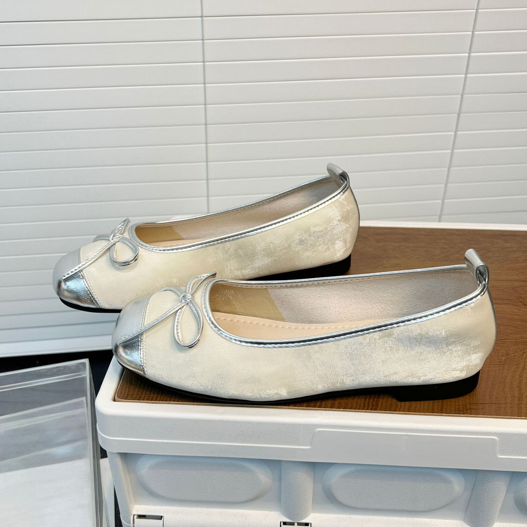 Damen Elegante Ballerinas mit hochwertiger Metallic-Oberfläche und modischem Schleifenakzent EB