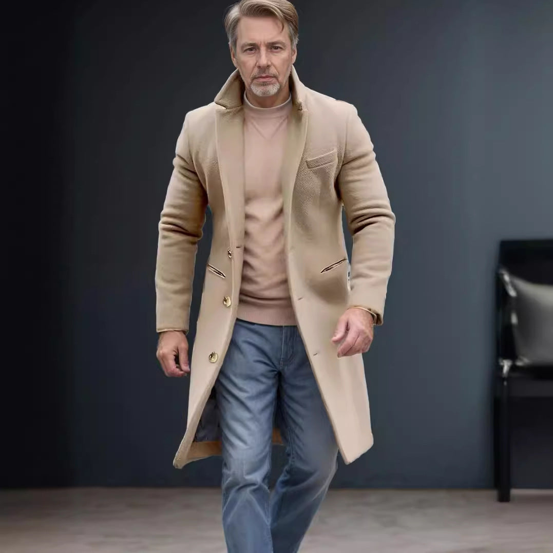 Herren eleganter langes Wollmantel mit schmalem Schnitt und goldenen Knöpfen EB