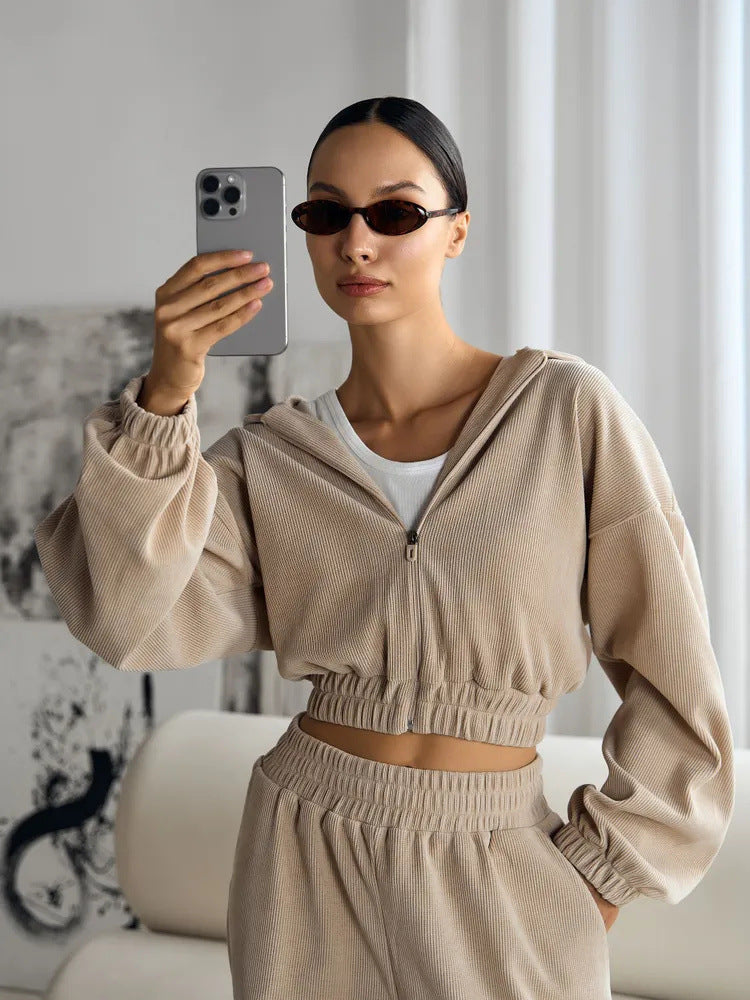 Damen nan kurzes Kapuzen-Loungewear-Set mit durchgehendem Reißverschluss, elastischem Komfortbund und gerippter Struktur EB