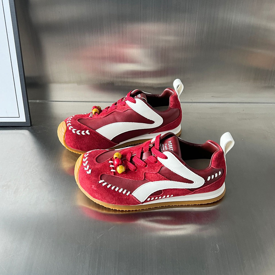 Damen Sportliche Sneakers mit auffälligen Perlenakzenten und hochwertiger Wildleder-Oberfläche EB