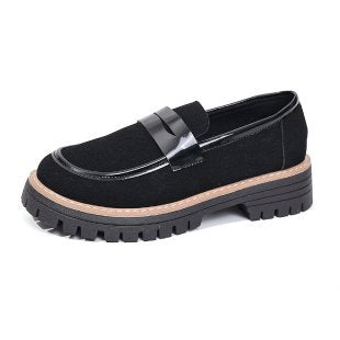 Damen Komfortable Slip-On Schuhe mit robustem Profil und eleganter Applikation EB