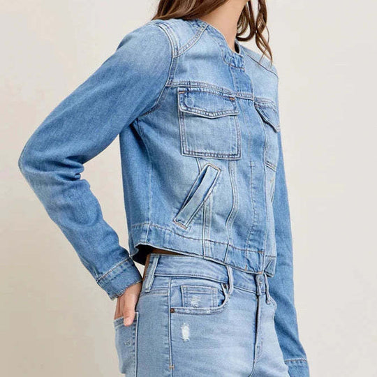 Damen Jeansjacke im lässigen Cropped-Schnitt mit praktischen Taschen und Knopfdetails EB