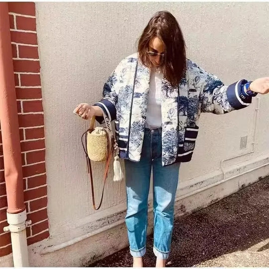 Damen Steppjacke mit floralem Design und eleganten Taschen EB