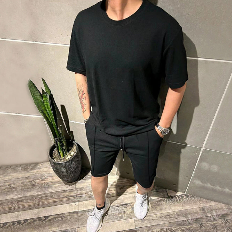 Herren lässiges Freizeitsport-Outfit mit strukturiertem Oberteil und Shorts EB