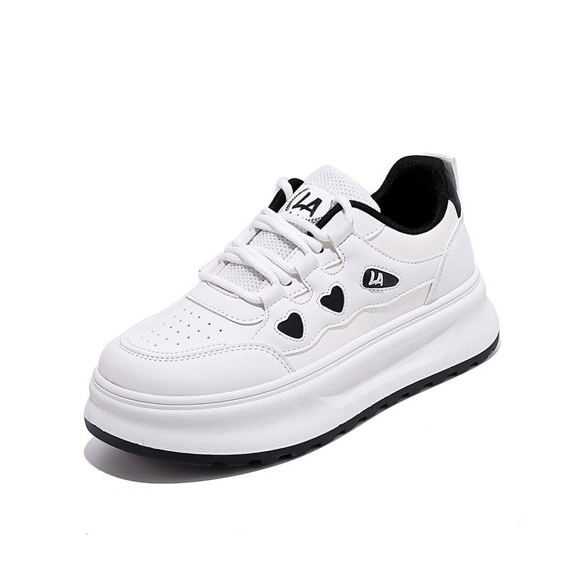 Damen Sportliche Sneakers mit Herz-Akzenten und kompaktem Profil EB