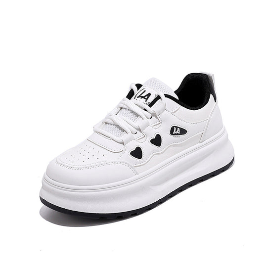 Damen Sportliche Sneakers mit Herz-Akzenten und kompaktem Profil EB