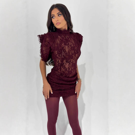 Damen Spitzenkleid mit romantischen Rüschen und transparenten Details EB