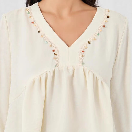 Damen Lockeres V‑Ausschnitt Blusentop mit Stickdetail und Empire‑Raffung EB