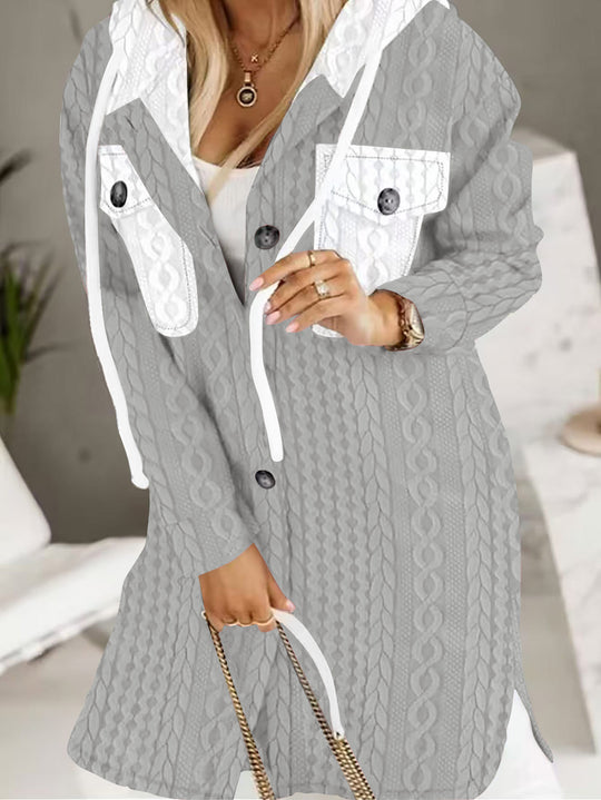 Damen Longline-Strickmantel mit Kapuze, Zierknöpfen und Kontrasttaschen EB