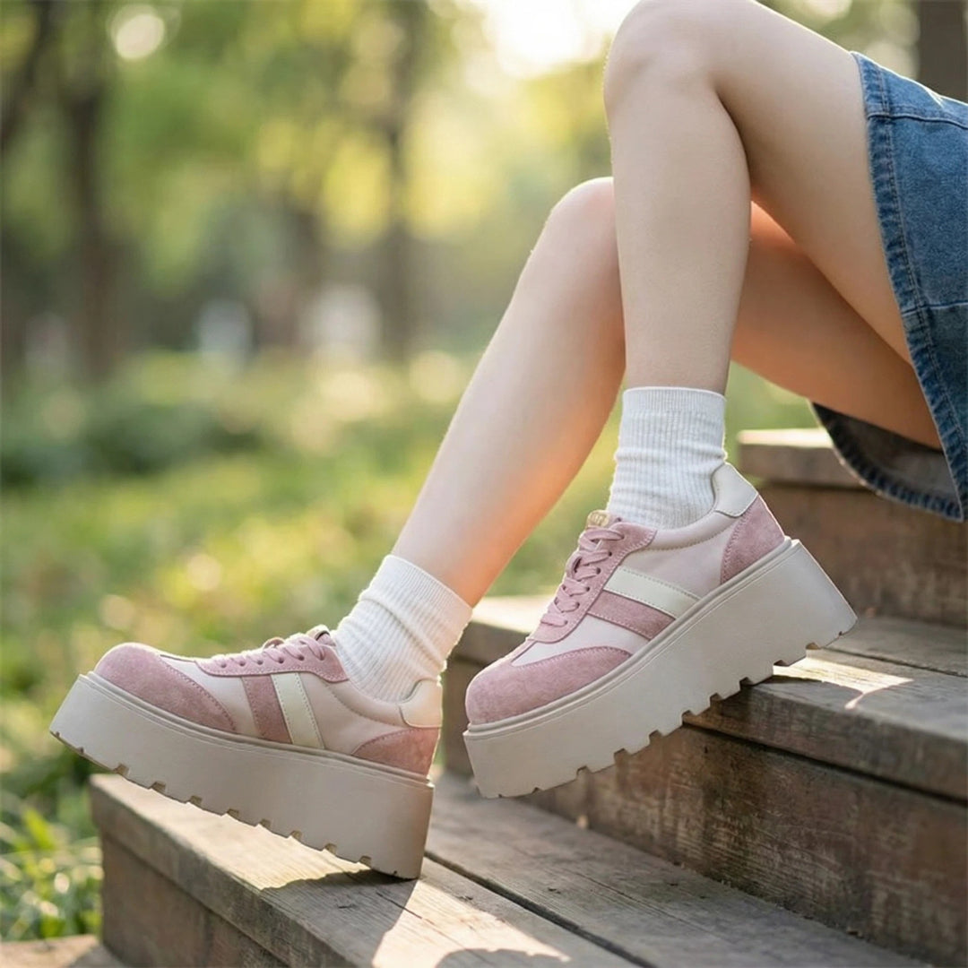 Damen Plateau-Sneakers mit sportlichem Design von EB