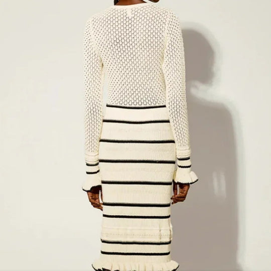 Damen Strickmaxikleid mit raffiniertem Lochmuster und kontrastierendem Streifen EB