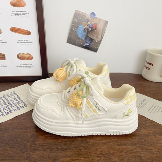 Damen Modische Sneakers mit verspielten Karomuster und komfortablen Schnürdetails EB