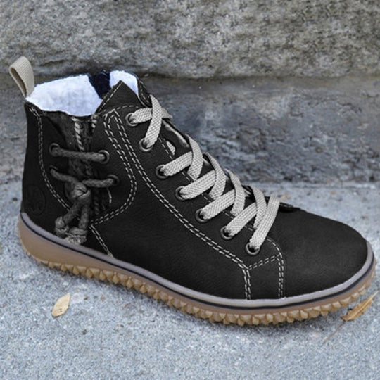 Damen High-Top Sneaker-Boot mit seitlichem Reißverschluss, dekorativem Knöchelriemen und profilierter Gummisohle EB