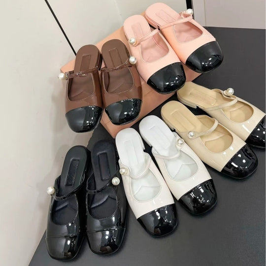 Damen Mules mit elegantem Riemendesign und glamourösem Perlenakzent EB