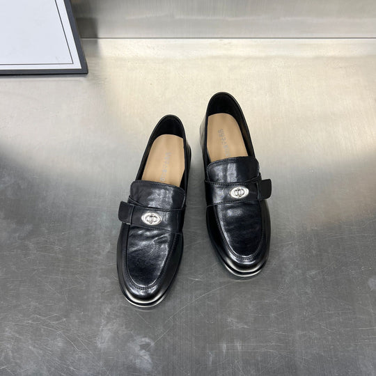 Damen Luxus-Leder Mokassins mit modischem Schmuckdetail EB