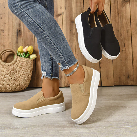 Damen Slip-On Freizeit-Sneaker mit breiter Leichtlauf-Plateausohle weichem Microvelours-Obermaterial und elastischen Seiteneinsätzen EB