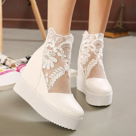 Damen Wedge-Pantoletten mit elegantem Spitzen-Design und transparenter Seite EB
