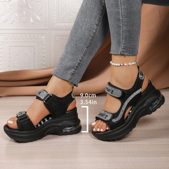 Damen Sportliche Wedge-Sandalen mit glitzernden Riemchen und komfortablem Fußbett EB