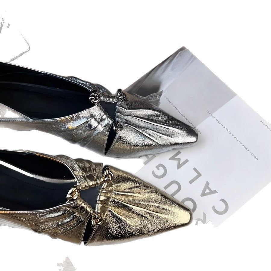 Damen elegante spitze Pumps mit glänzendem Obermaterial und dekorativem Detail EB