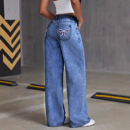 Damen Weit geschnittene Jeans mit kräftigen Kontrastnähten und verspielt gestickten Taschen EB