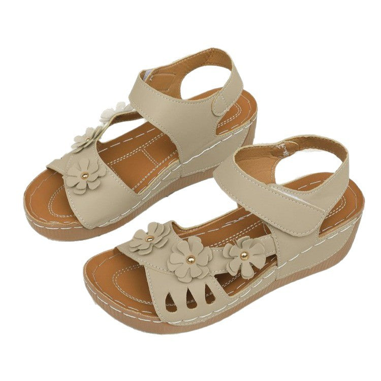 Damen modische Wedge-Sandalen mit blumiger Verzierung und verstellbarem Riemen EB