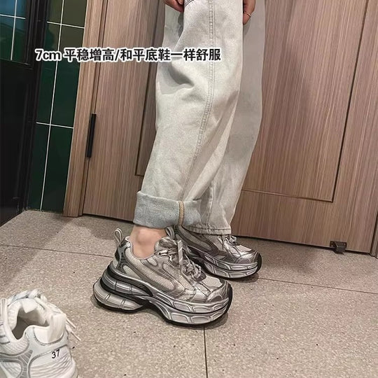 Damen Sportliche Chunky Sneakers mit reflektierenden Oberflächen und optimaler Dämpfung EB